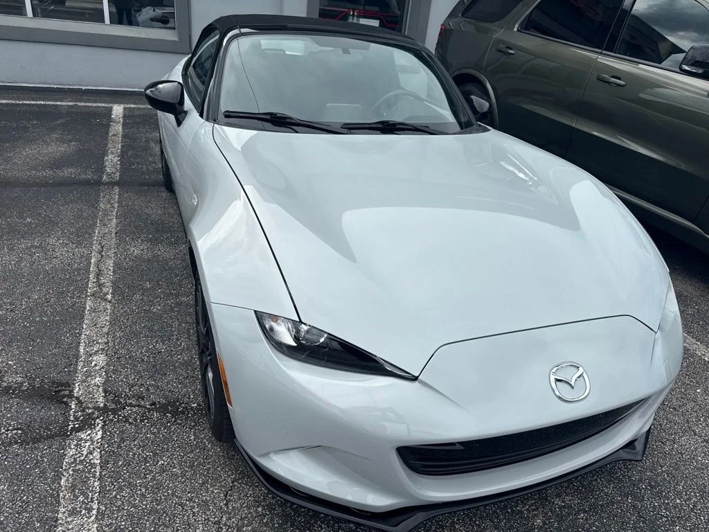 Used 2016 White Mazda Club image 2