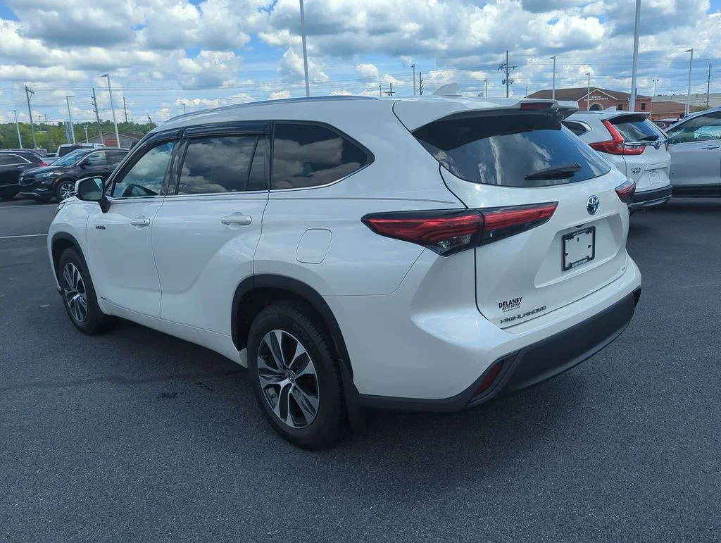 Used 2021 White Toyota XLE image 6
