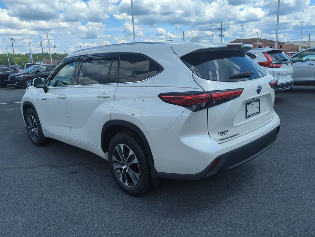 Used 2021 White Toyota XLE image 6