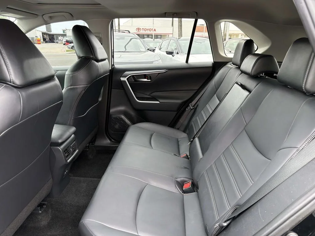 Used 2022 Midnight Black Metallic Toyota XLE Premium image 24