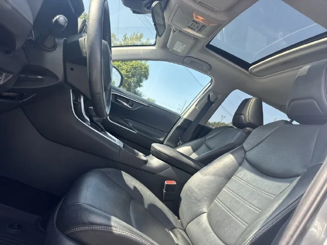Used 2021 Silver Toyota XLE Premium image 32