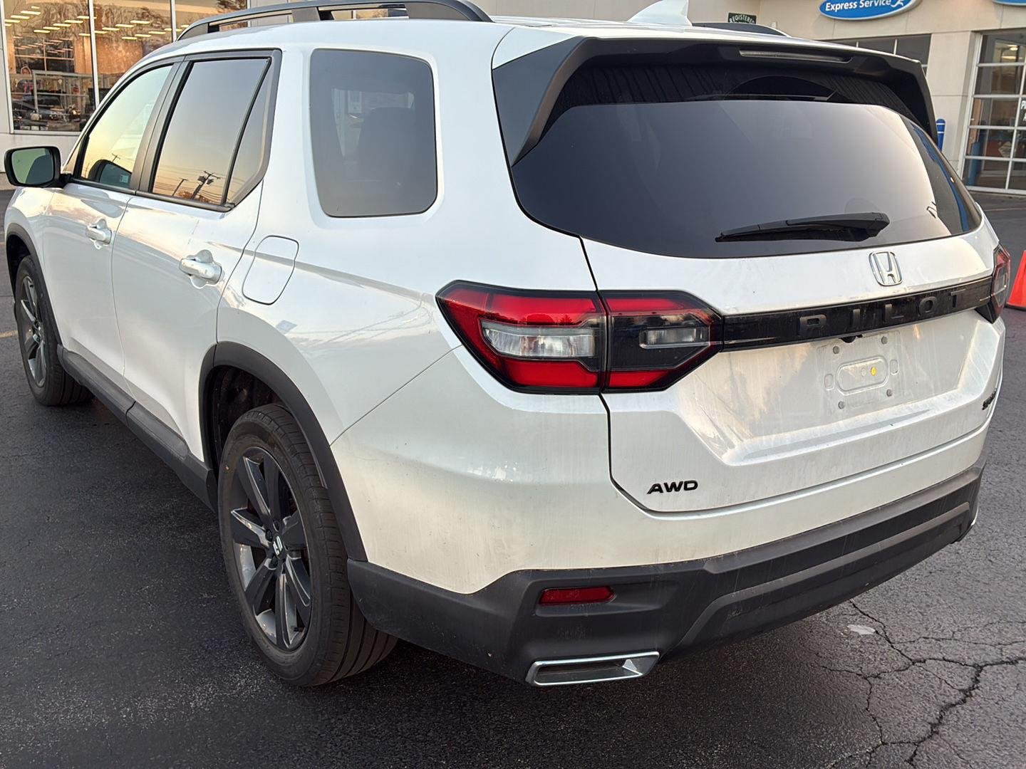 Used 2025 Platinum White Pearl Honda Sport image 22