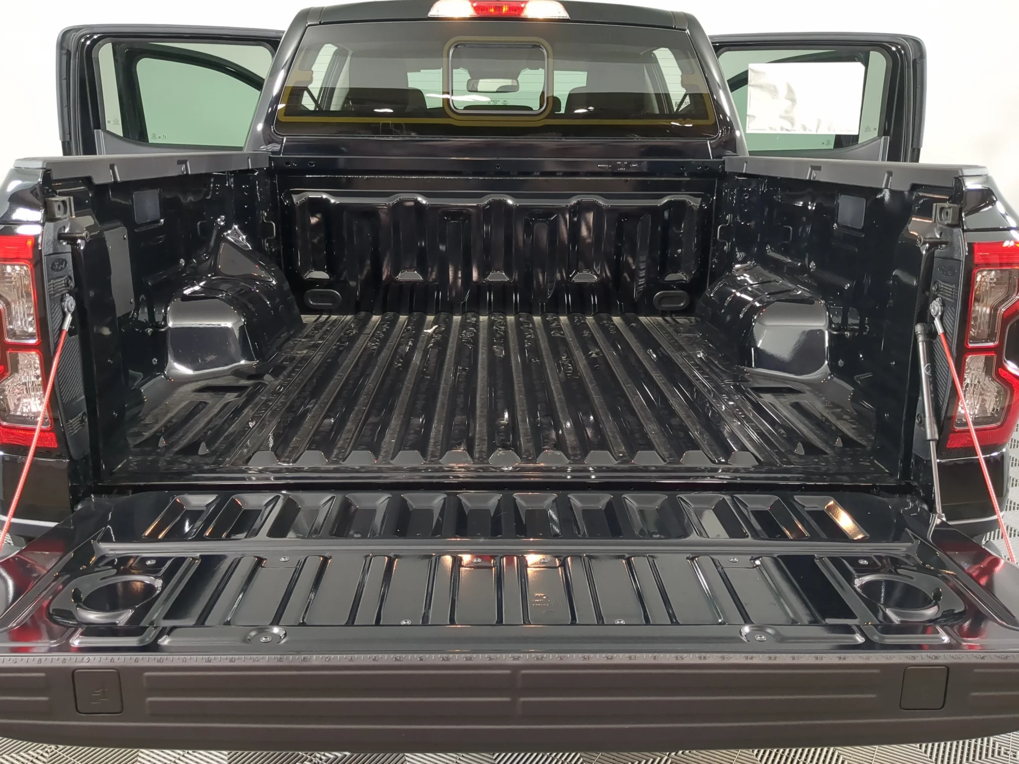 New 2026 Shadow Black Ford XLT image 17