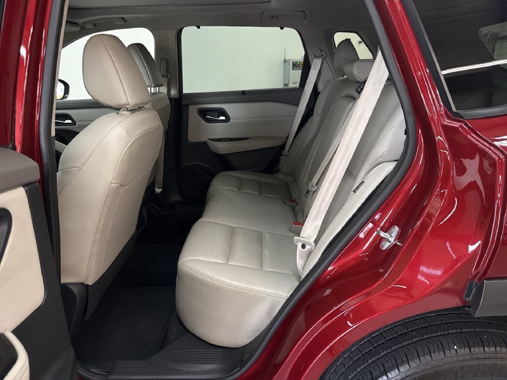 Used 2023 Scarlet Nissan SL image 16