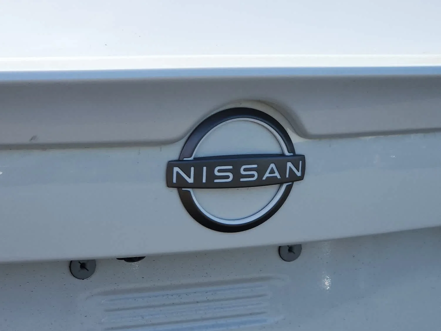 Used 2025 Aspen White Tricoat/Super Black Nissan SR image 20