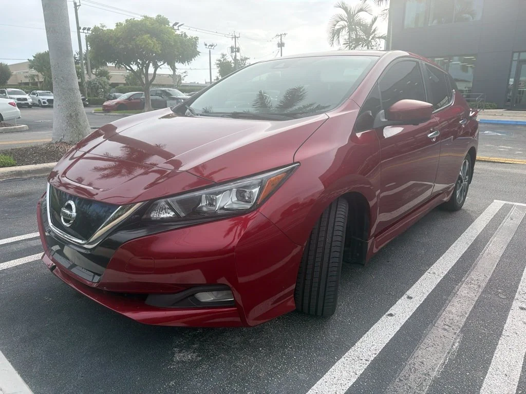 Used 2022 Red Nissan SV image 3