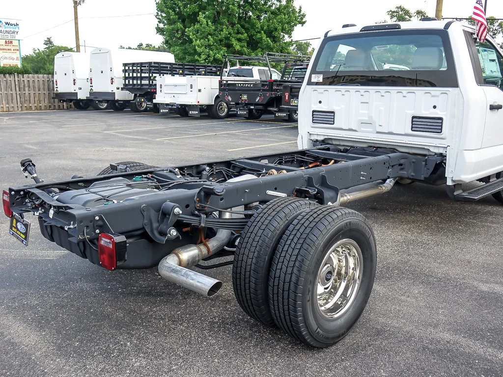 New 2026 Oxford White Ford XL image 8
