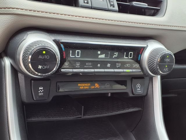 Used 2021 Silver Toyota XLE Premium image 7