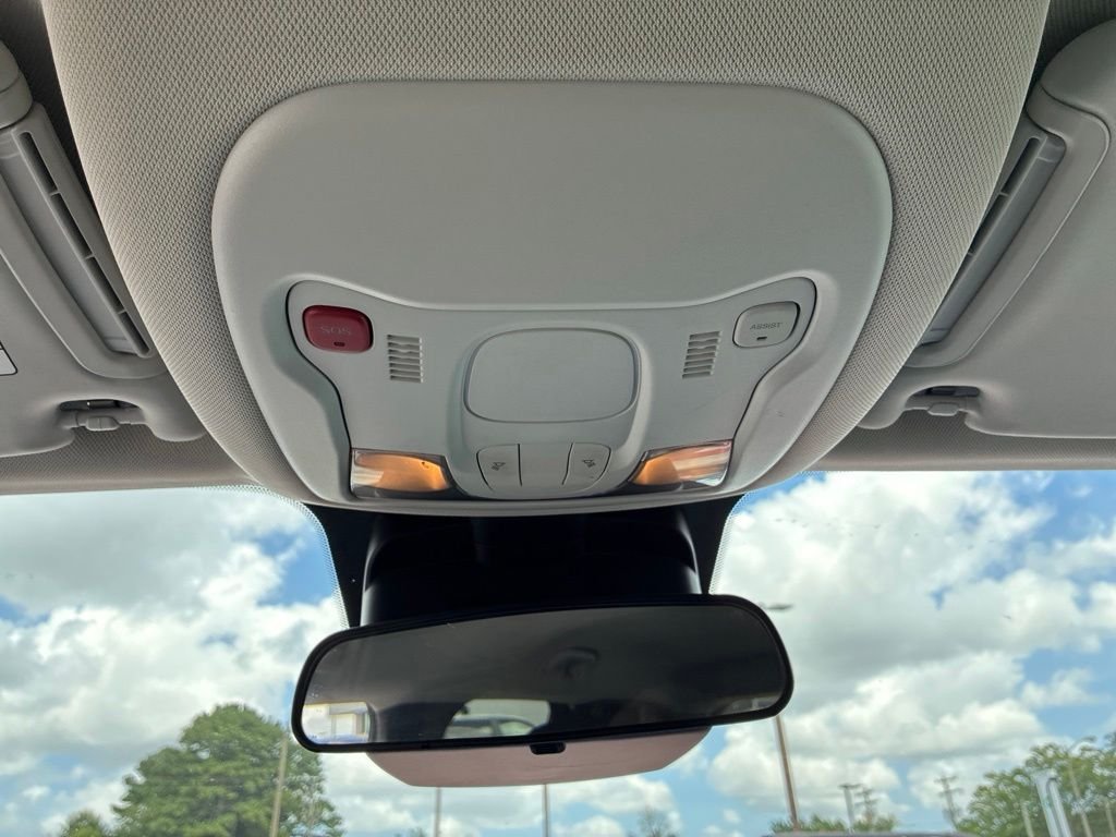 Used 2023 Red Jeep Latitude image 18