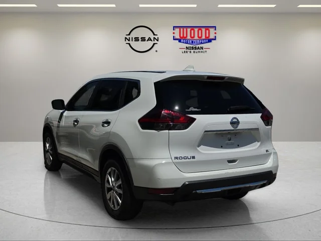 Used 2018 Glacier White Nissan SV image 4