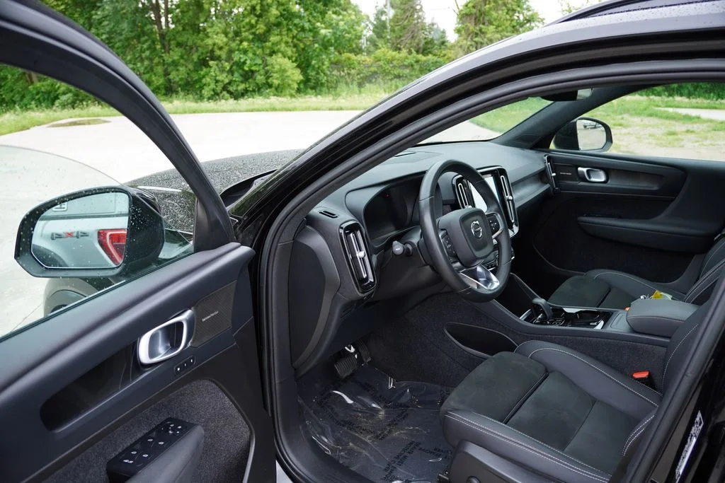 Used 2023 Black Volvo Ultimate image 13