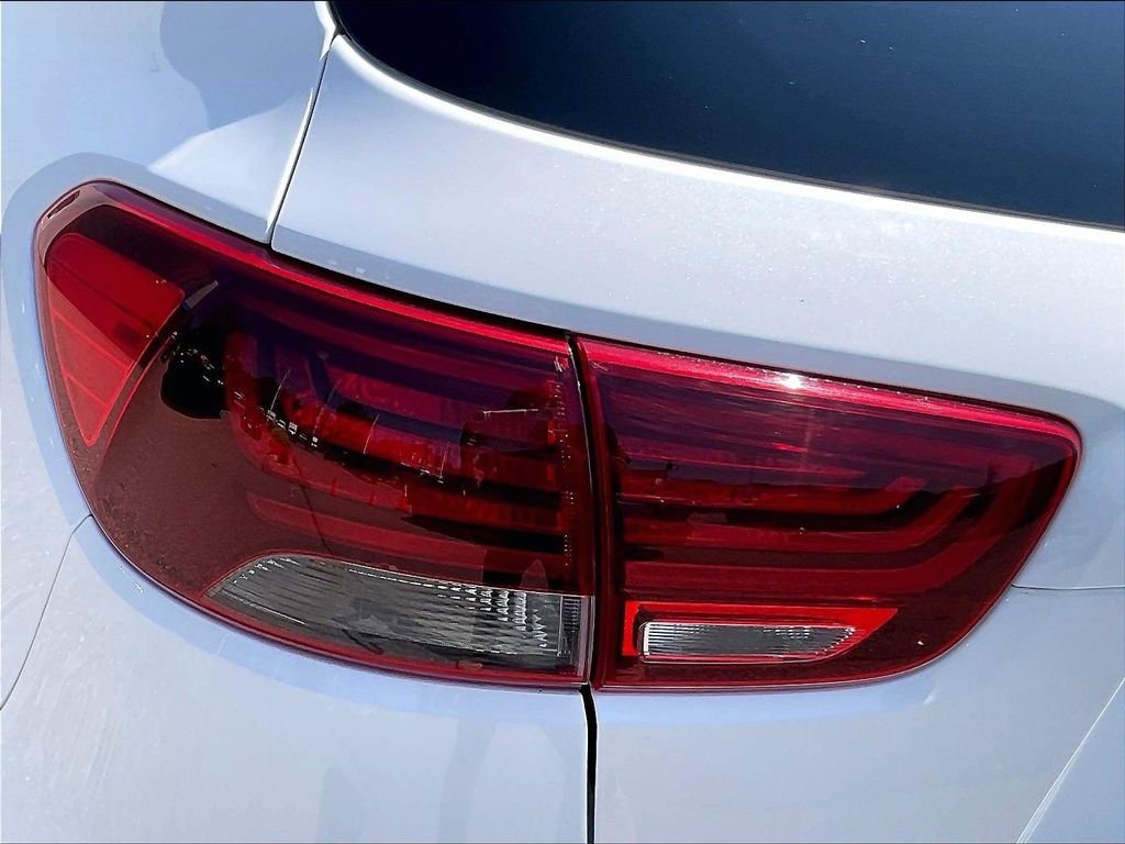 Used 2019 White Kia LX image 33
