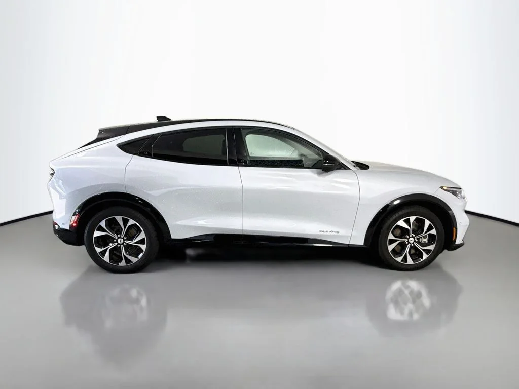 Used 2023 Space White Metallic Ford Premium image 15