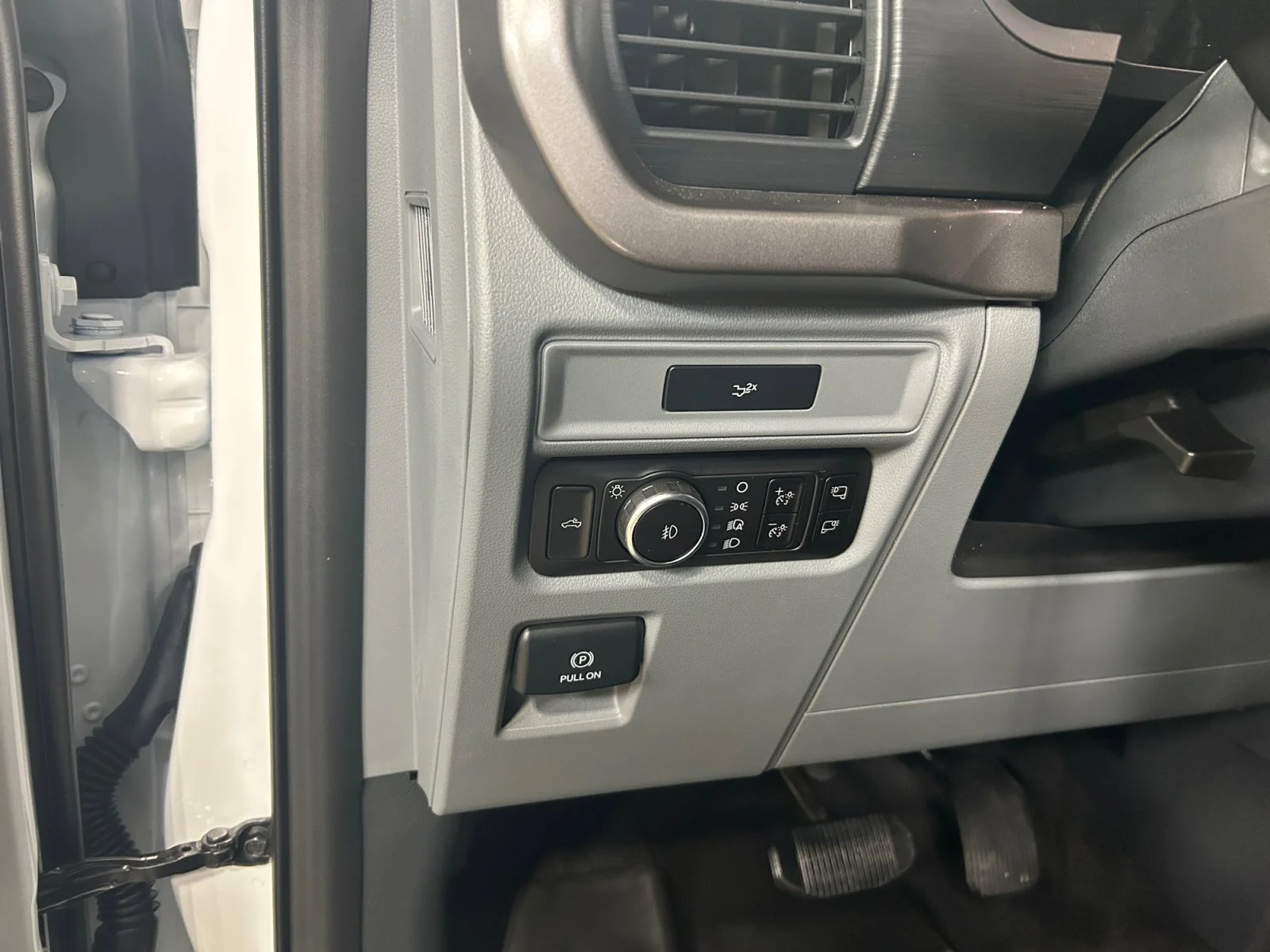 New 2026 Oxford White Ford XLT image 15