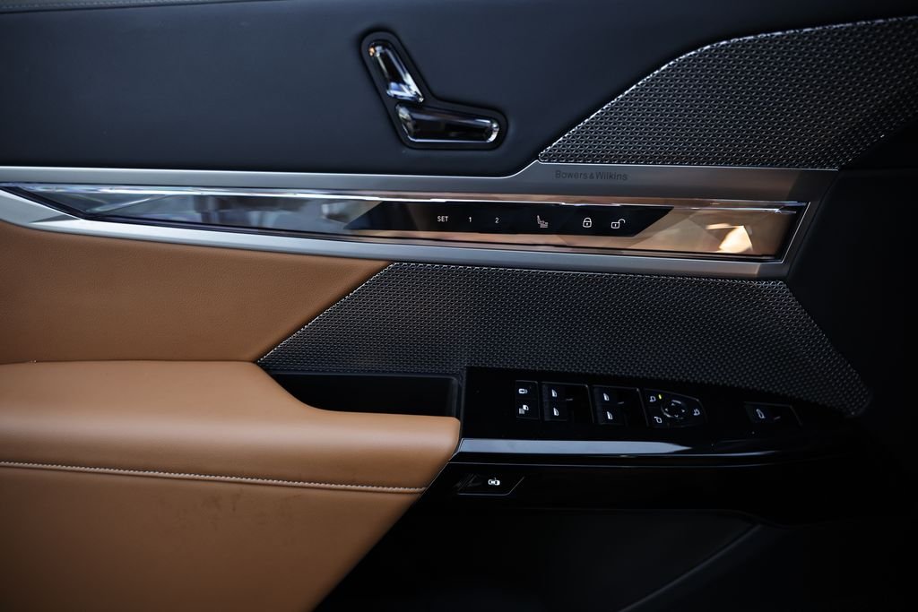 Used 2023 Brooklyn Gray Metallic BMW 740i image 14