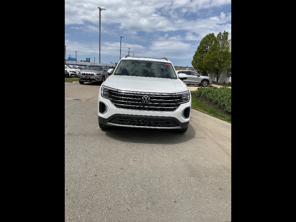 New 2026 Opal White Pearl Volkswagen SE 4Motion image 2