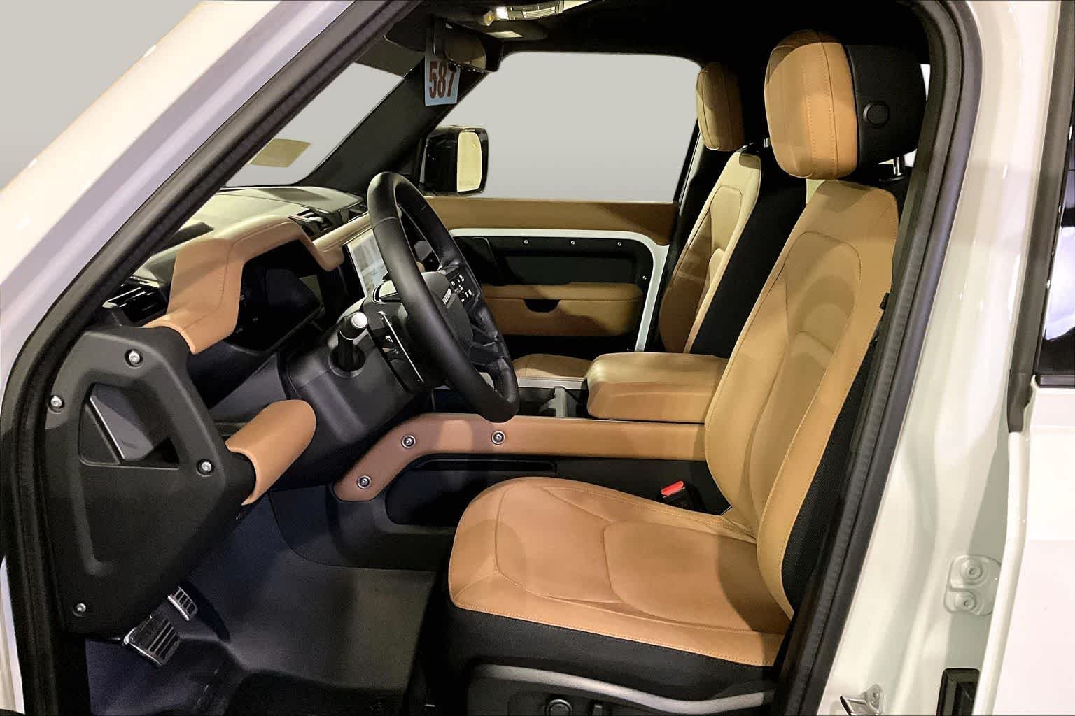 Used 2025 Fuji White Land Rover V8 image 8