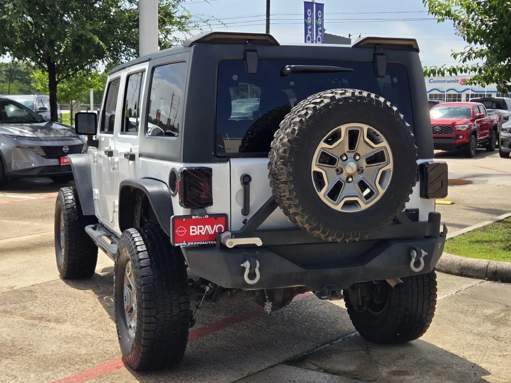 Used 2016 White Jeep Unlimited Rubicon image 8