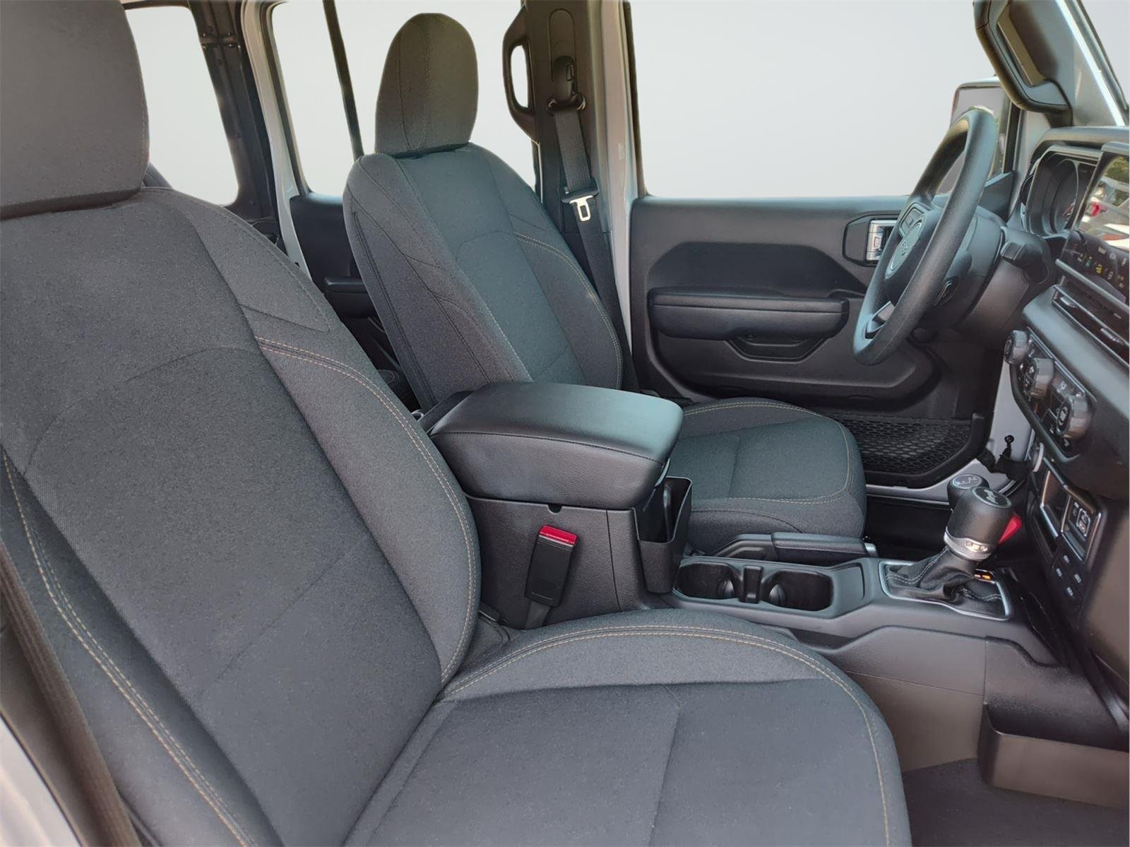 Used 2024 Silver Zynith Clearcoat Jeep Sport S image 15