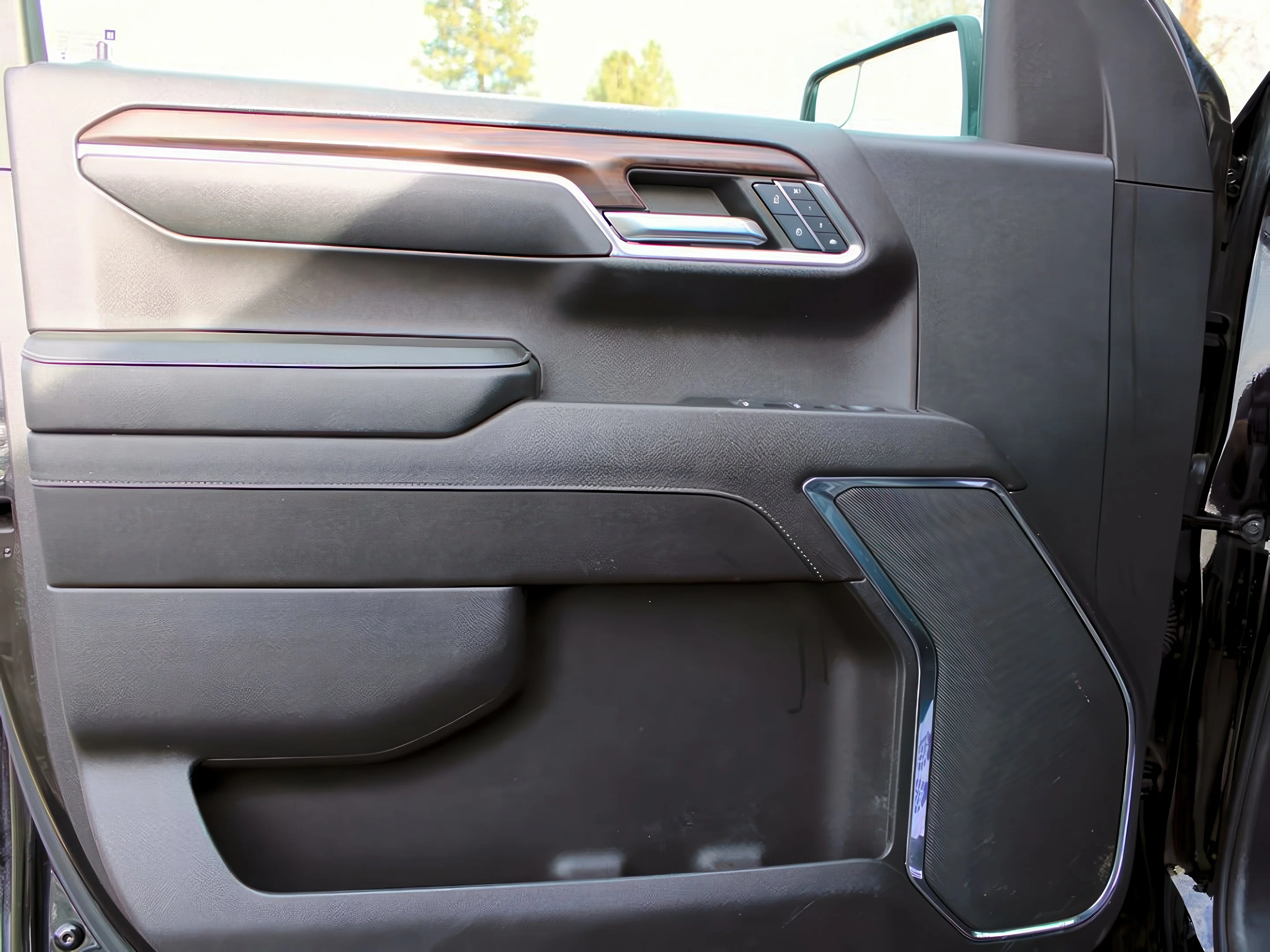 2024 GMC Sierra 1500 SLT - Photo 11