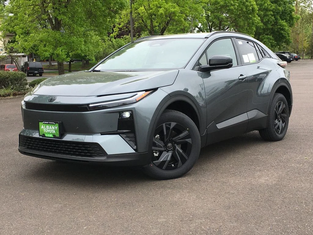 2026 Toyota C-HR SE AWD's photo