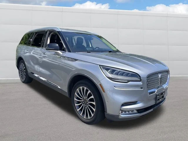 Used 2020 Silver Lincoln Reserve image 11