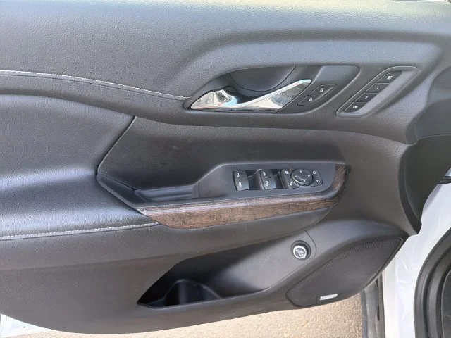 Used 2022 WHITE FROST TRICOAT GMC Denali image 12