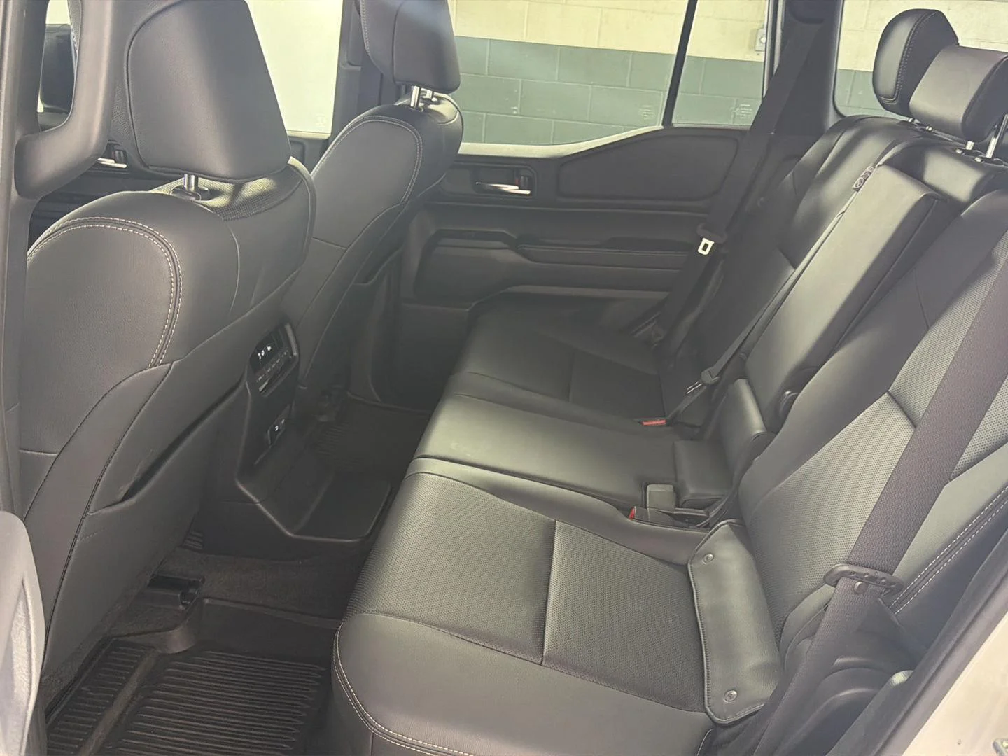 Used 2024 Wind Chill Pearl Toyota Base image 11
