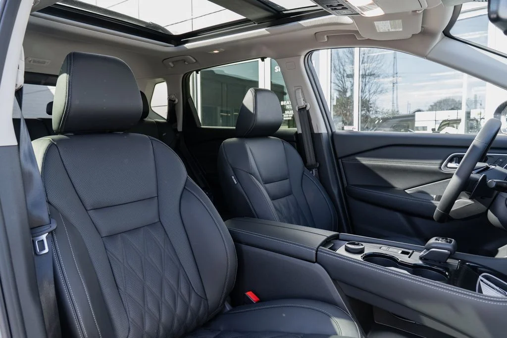 New 2026 Boulder Gray Pearl / Super Black Two-tone Nissan Platinum image 28
