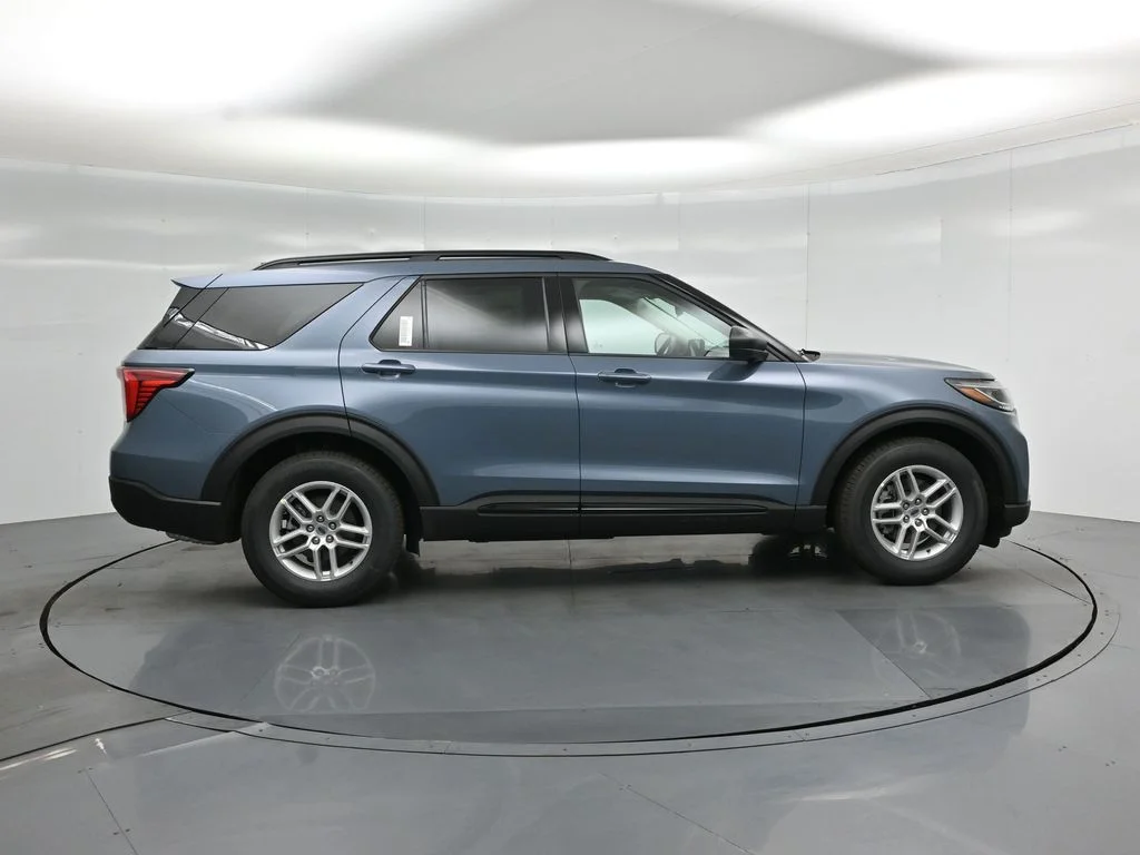 New 2026 Vapor Blue Metallic Ford Active image 25