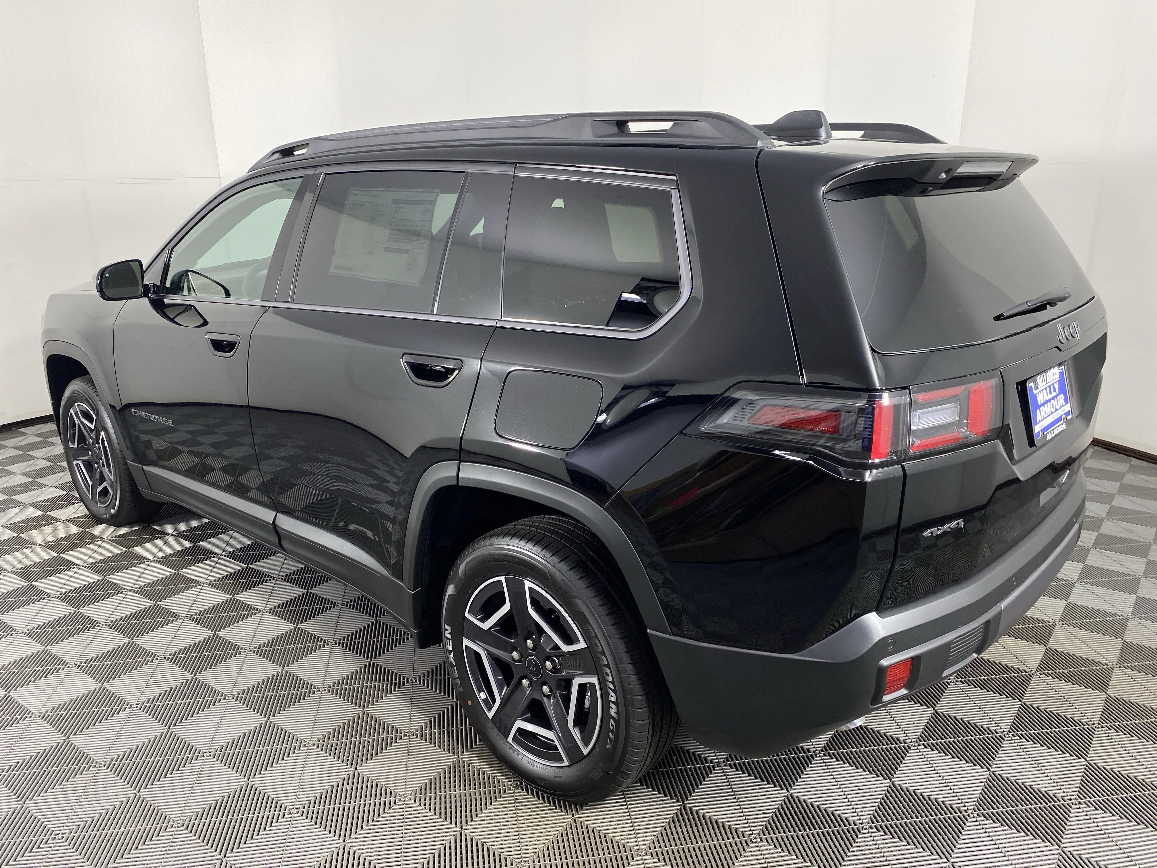 New 2026 Diamond Black Crystal Pearl-Coat Exterior Paint Jeep Limited image 10