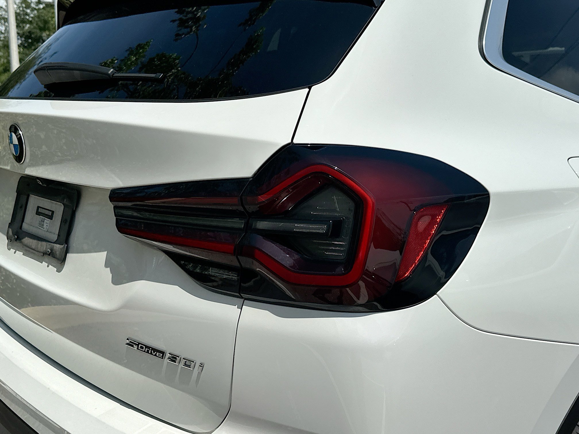 Used 2022 Alpine White BMW sDrive30i image 19