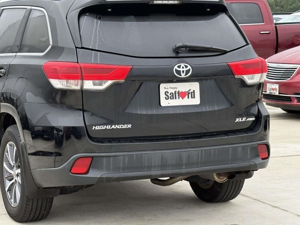 Used 2017 Black Toyota XLE image 11