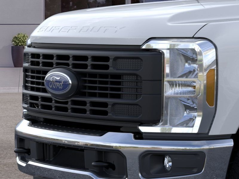 New 2026 Oxford White Ford XL image 17