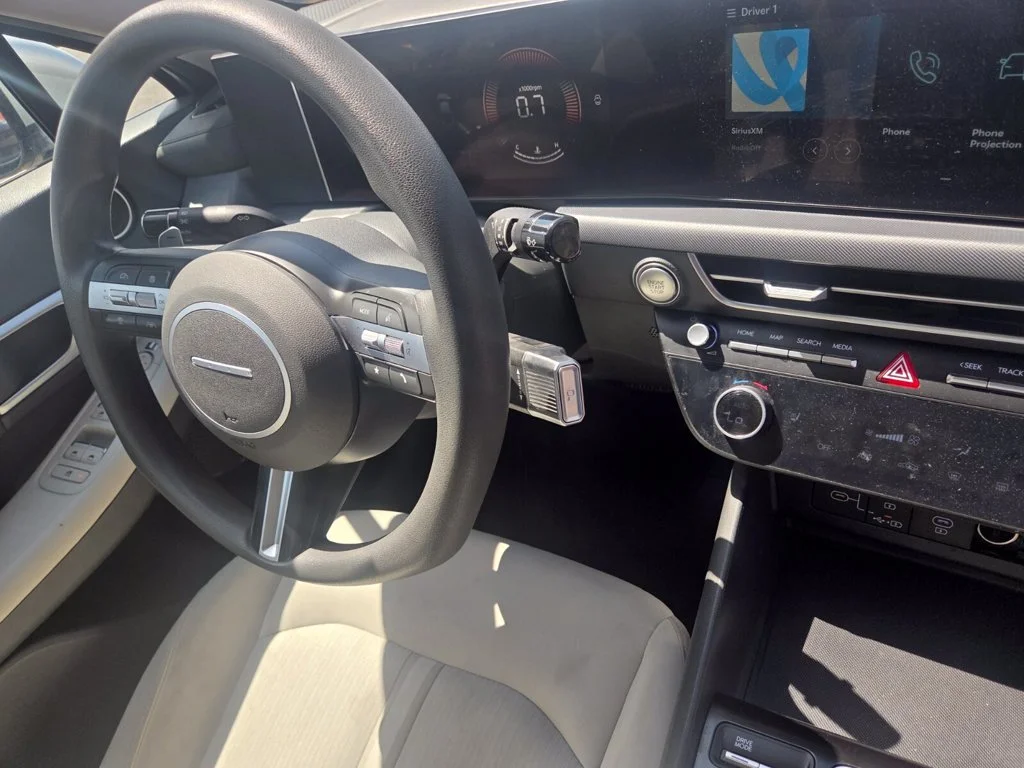 Used 2025 Silver Hyundai SEL image 29