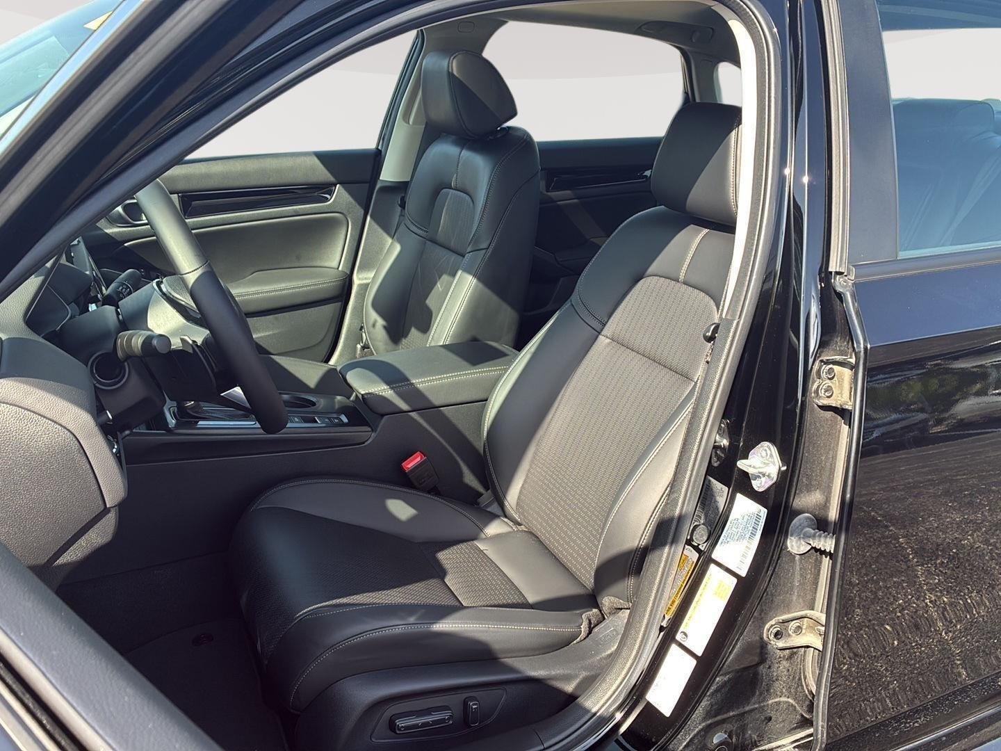 Used 2023 Crystal Black Pearl Honda Touring image 3