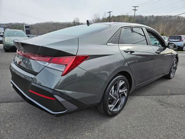 Used 2024 Gray Hyundai SEL image 8