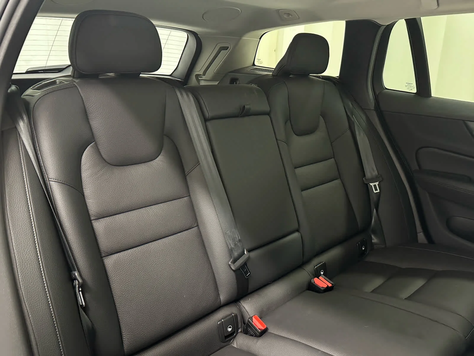 Used 2024 Vapour Grey Metallic Volvo Plus image 22