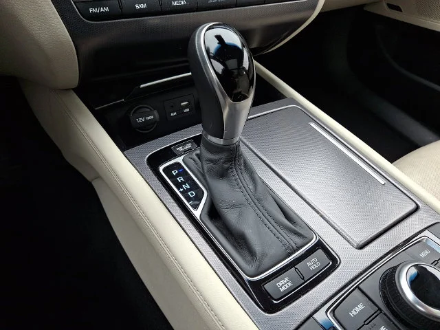 Used 2016 Blue Hyundai 3.8 image 16