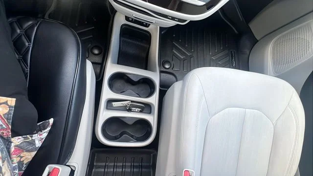 Used 2017 Silver Chrysler Touring image 20