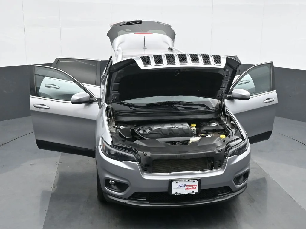 Used 2019 Silver Jeep Latitude Plus image 34