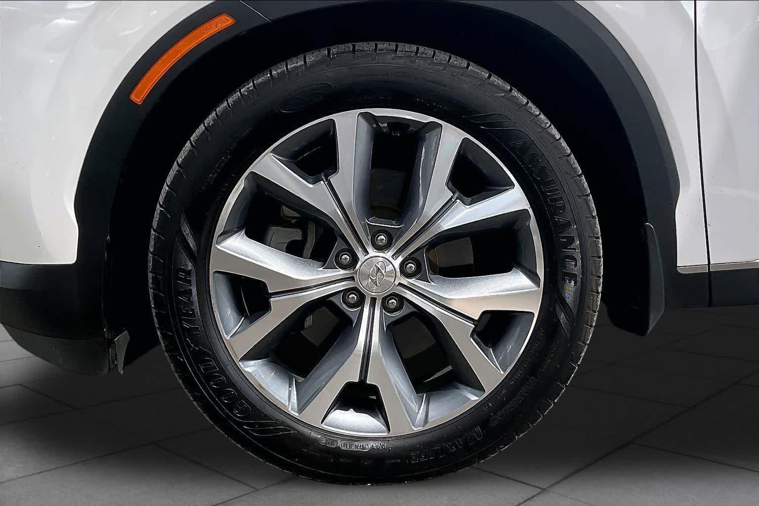 Used 2020 Hyper White Hyundai SEL image 11