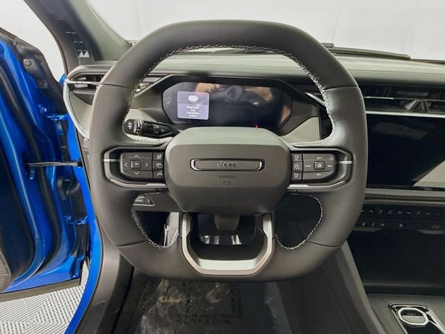 New 2026 Hydro Blue Pearl-Coat Exterior Paint Jeep Limited image 11