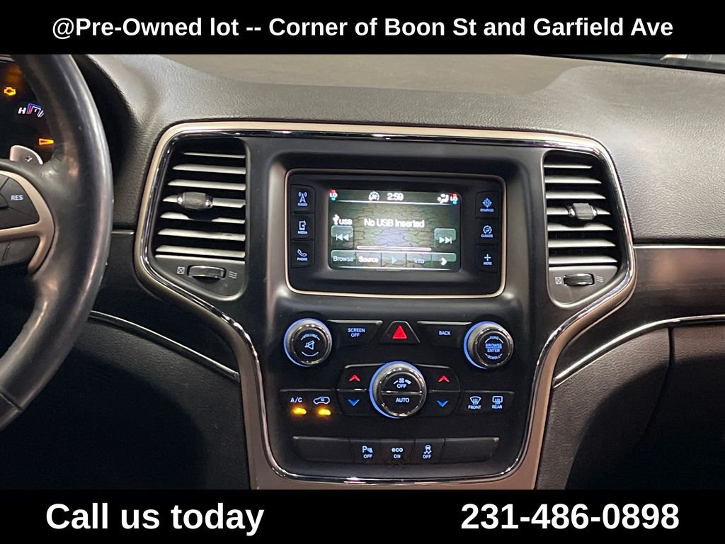 Used 2015 Green Jeep Limited image 19