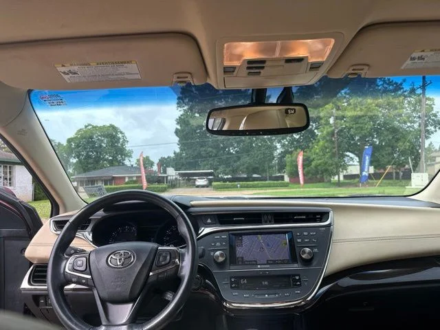 Used 2013  Toyota Limited image 26