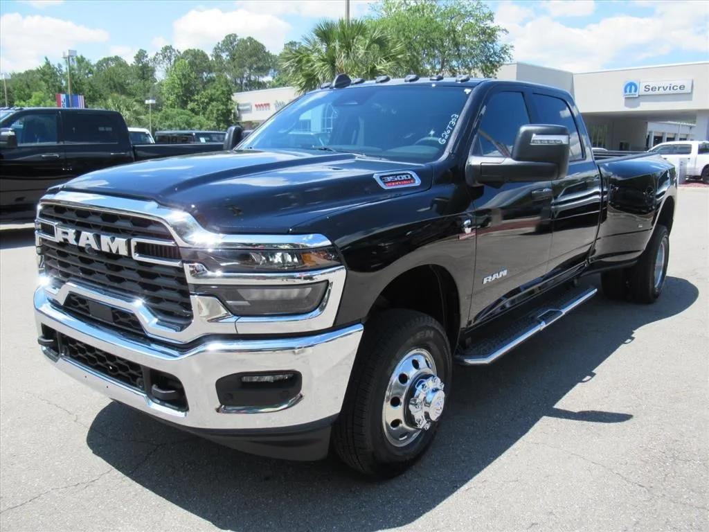 New 2026 Diamond Black Crystal Pearl-Coat Exterior Paint RAM Big Horn image 3