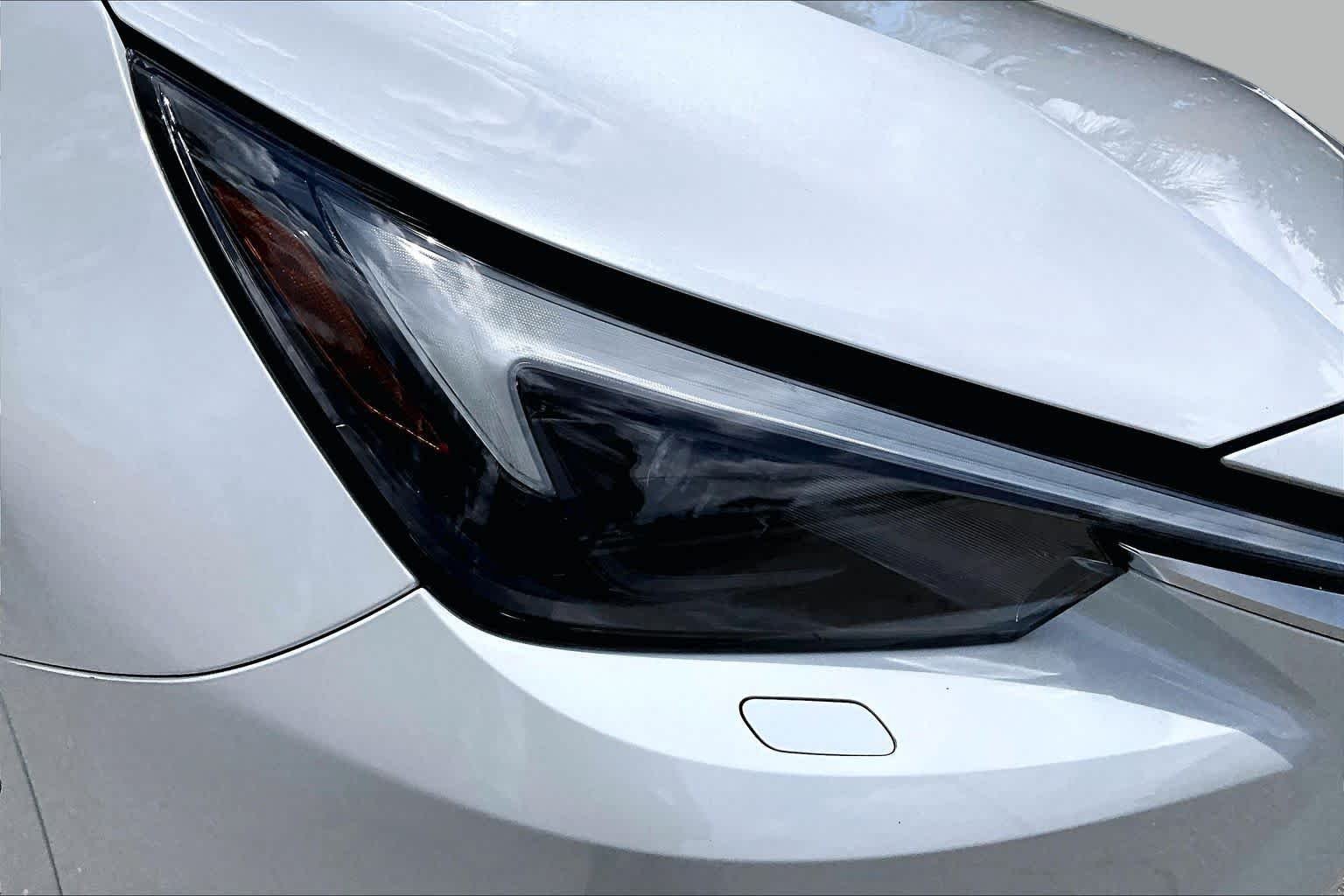 Used 2026 Wind Chill Pearl Lexus F SPORT Handling image 28