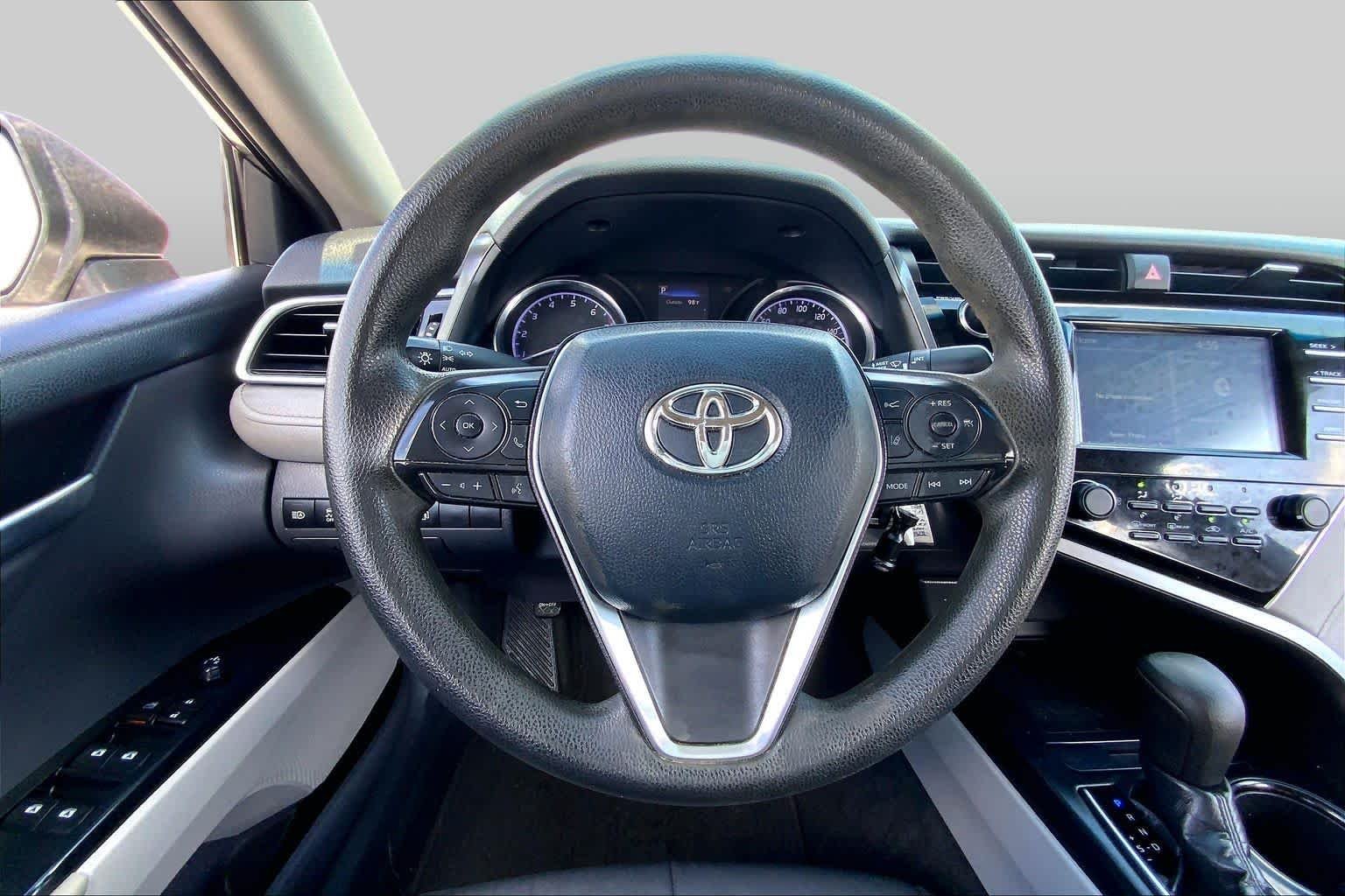 Used 2018 Super White Toyota LE image 6