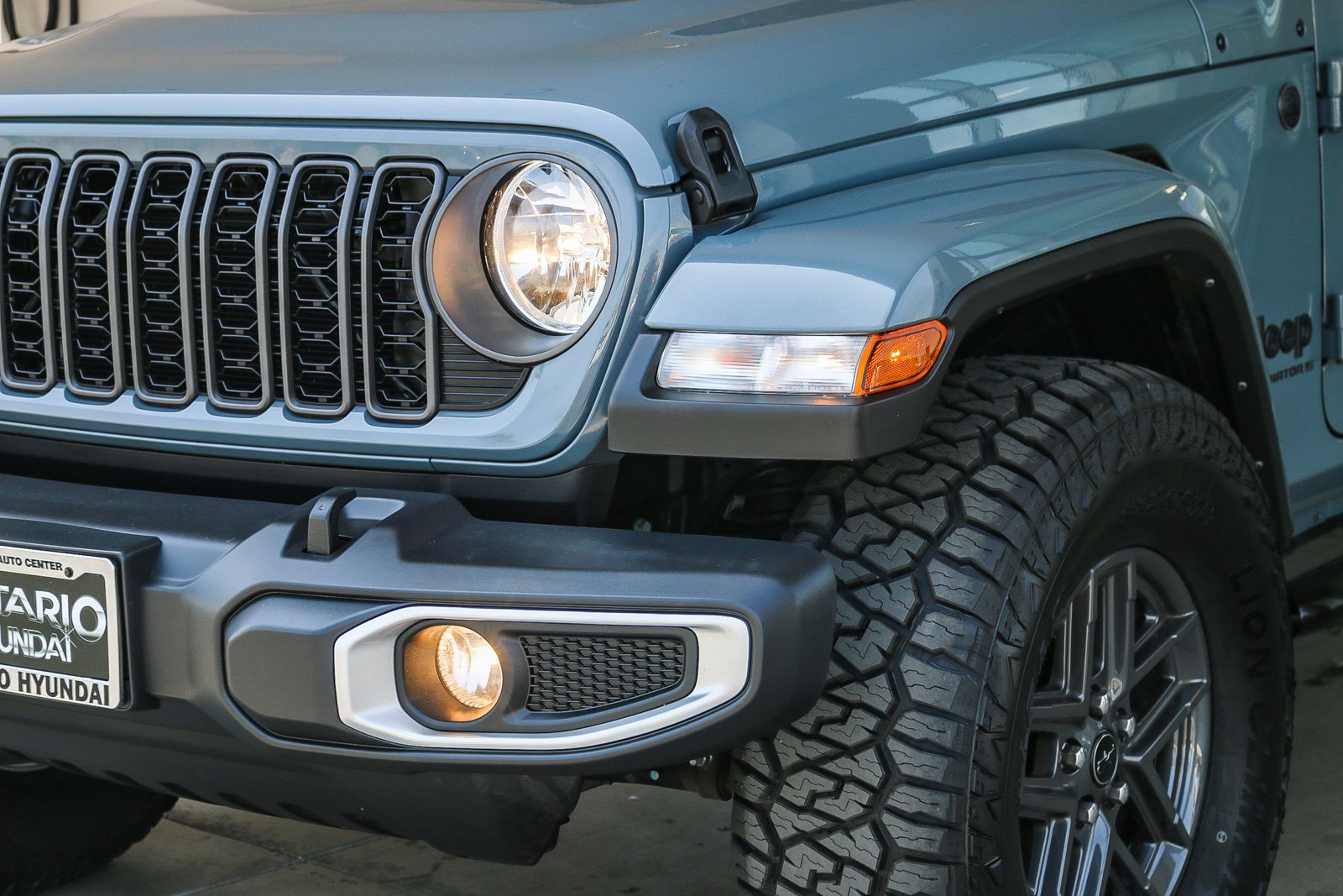 Used 2024 Anvil Clear Coat Jeep Sport S image 5