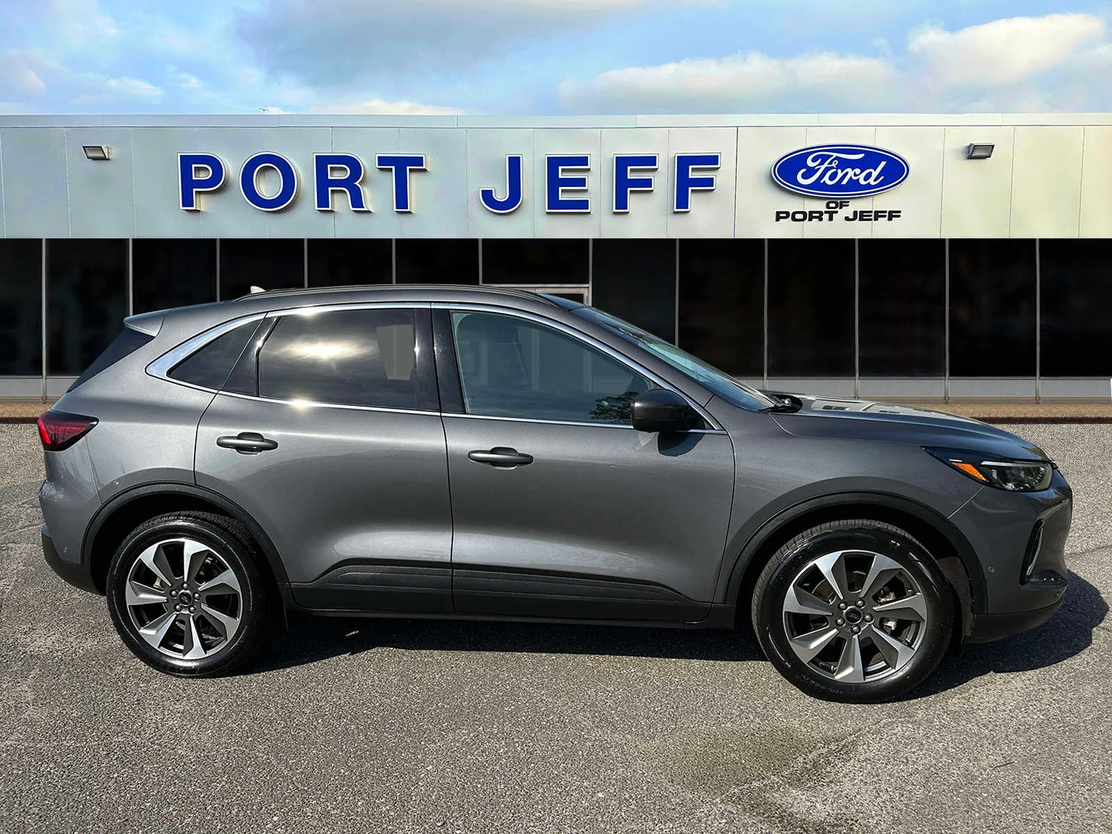 Used 2023 Carbonized Gray Metallic Ford Platinum image 5